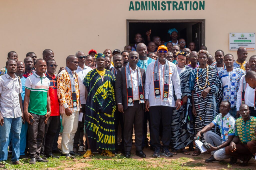 Yamoussoukro / Indication Géographique Protégée : le certificat de l&rsquo;IGP Pagne Baoulé remis aux artisans.