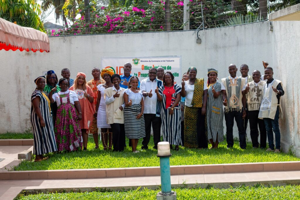 TISSE D&rsquo;IVOIRE : fierté en héritage, force en avenir